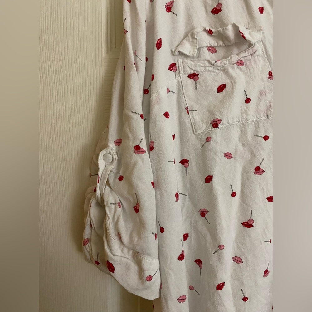 White and Red Patterned Women's Top - Picture 5 of 8